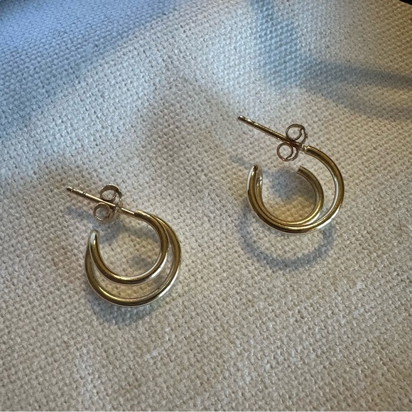Mejuri 14k Gold Twin Hoops - Picture 4 of 9